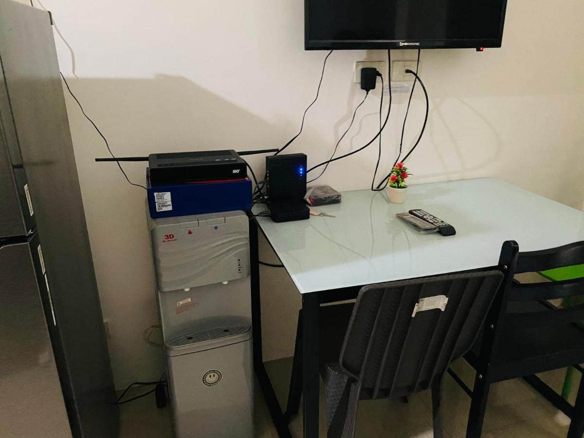 Shore Residence D7 Near Mall Of Asia & Airport マニラ市 エクステリア 写真