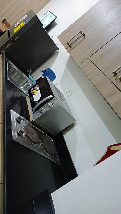 Shore Residence D7 Near Mall Of Asia & Airport マニラ市 エクステリア 写真